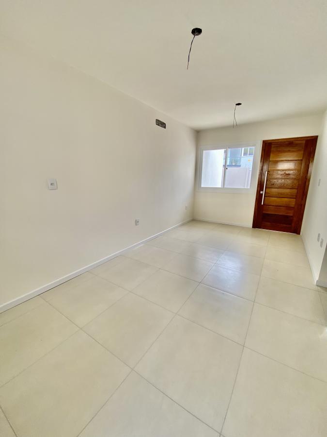 Casa à venda com 2 quartos, 54m² - Foto 2