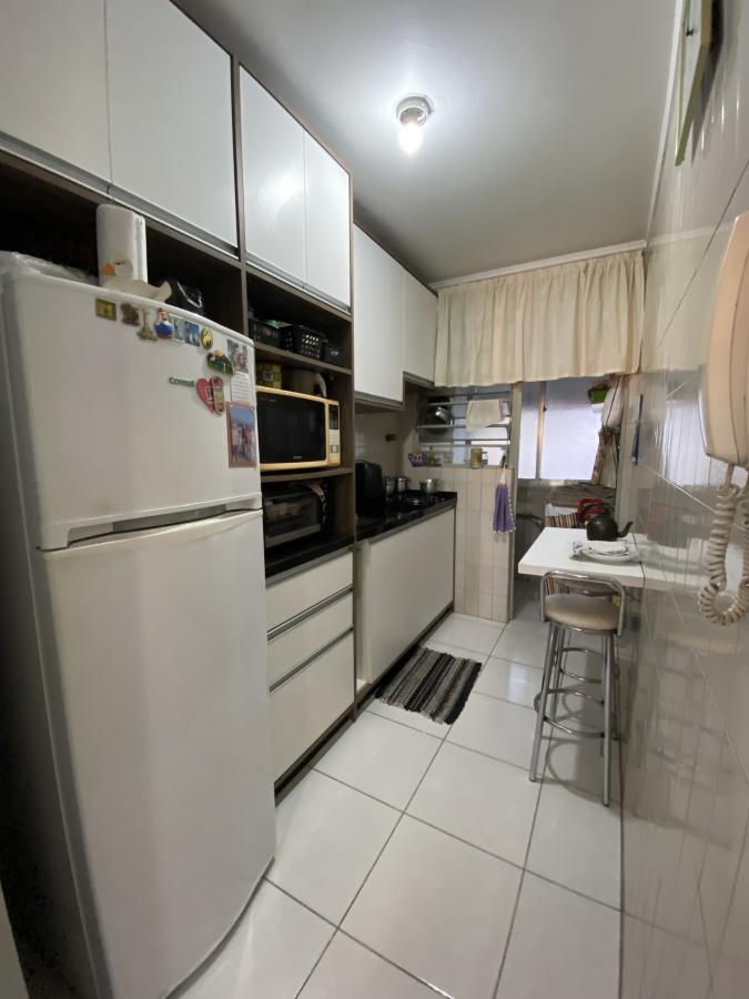 Apartamento à venda com 1 quarto, 50m² - Foto 2