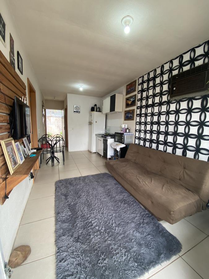 Casa à venda com 2 quartos, 50m² - Foto 1