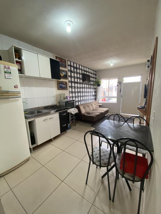 Casa à venda com 2 quartos, 50m² - Foto 2